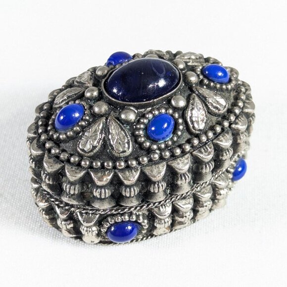 Vintage oval silver plated box with blue glass stones, small jewellery storage - Picture 1 of 10